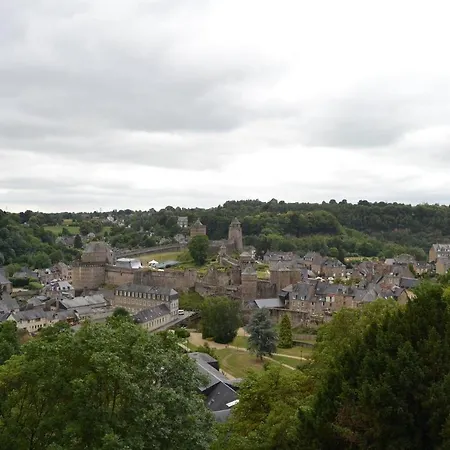 Mercier De Montigny - Les Du Beffroi - Et Massage B&B Fougères