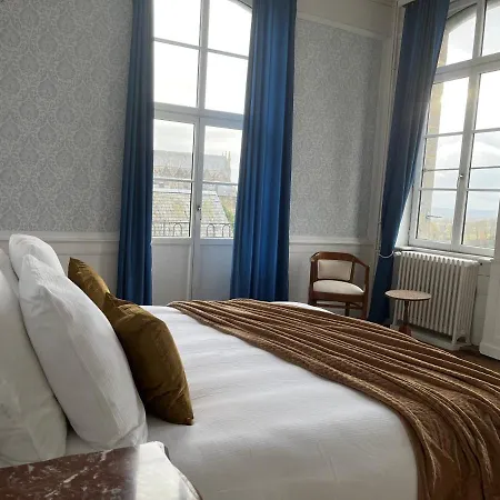 Mercier De Montigny - Les Du Beffroi - Et Massage * Fougères