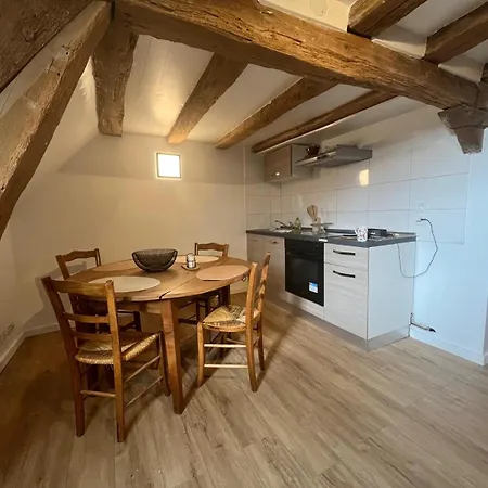 Mercier De Montigny - Les Du Beffroi - Et Massage * Fougères