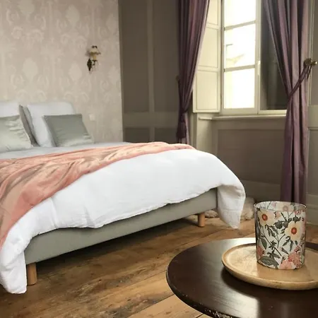 Mercier De Montigny - Les Du Beffroi - Et Massage * Fougeres