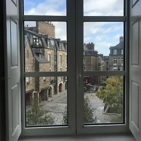 Mercier De Montigny - Les Du Beffroi - Et Massage Bed & Breakfast
