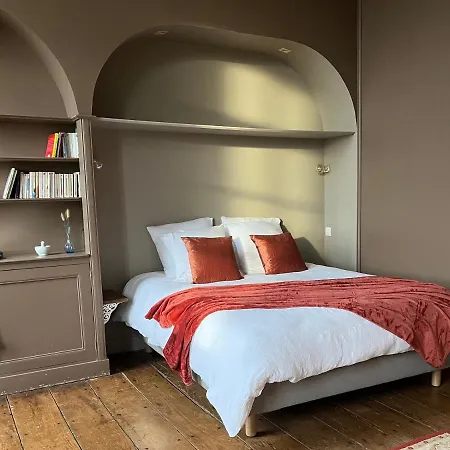 Mercier De Montigny - Les Du Beffroi - Et Massage Bed & Breakfast